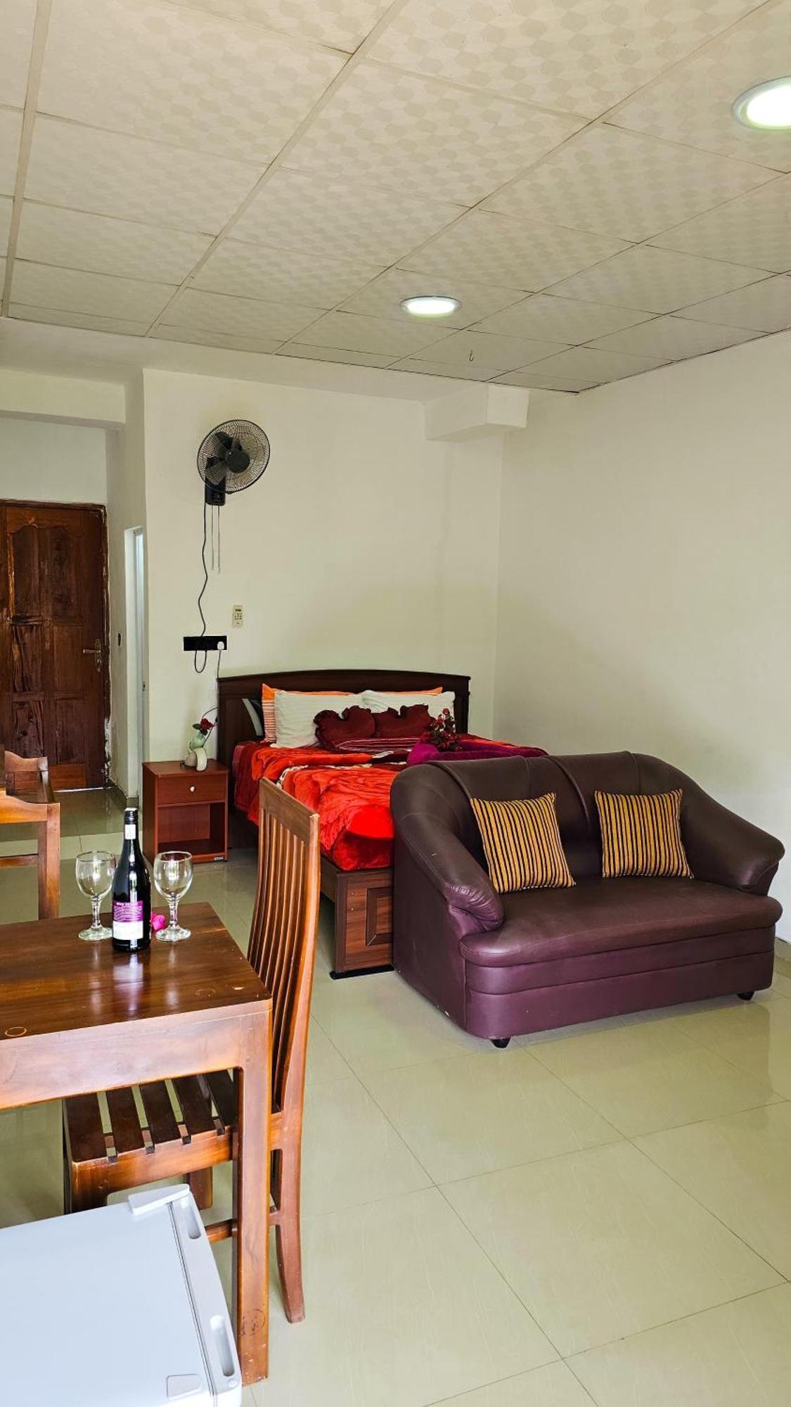 Adams Peak Grand Hotel Nallathanniya Buitenkant foto