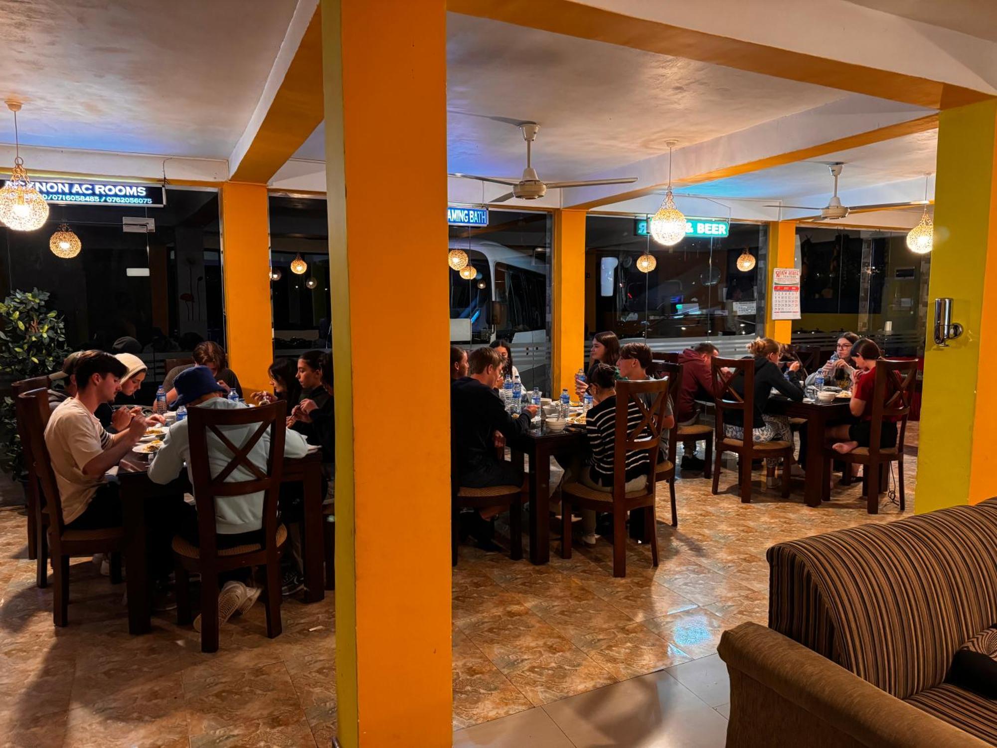 Adams Peak Grand Hotel Nallathanniya Buitenkant foto
