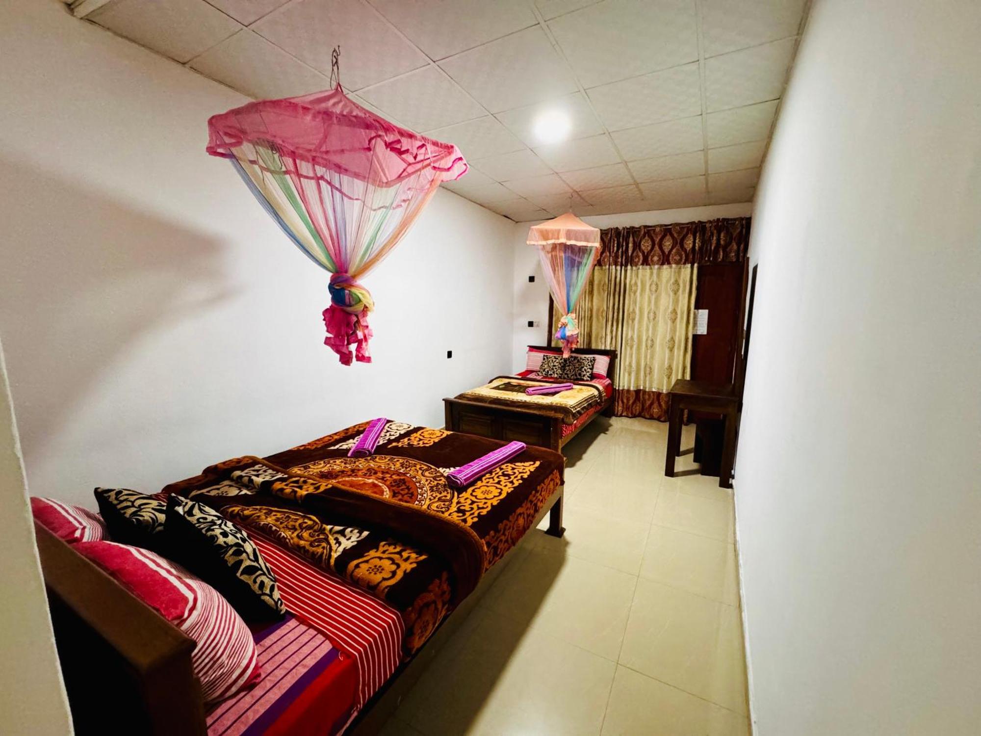 Adams Peak Grand Hotel Nallathanniya Buitenkant foto