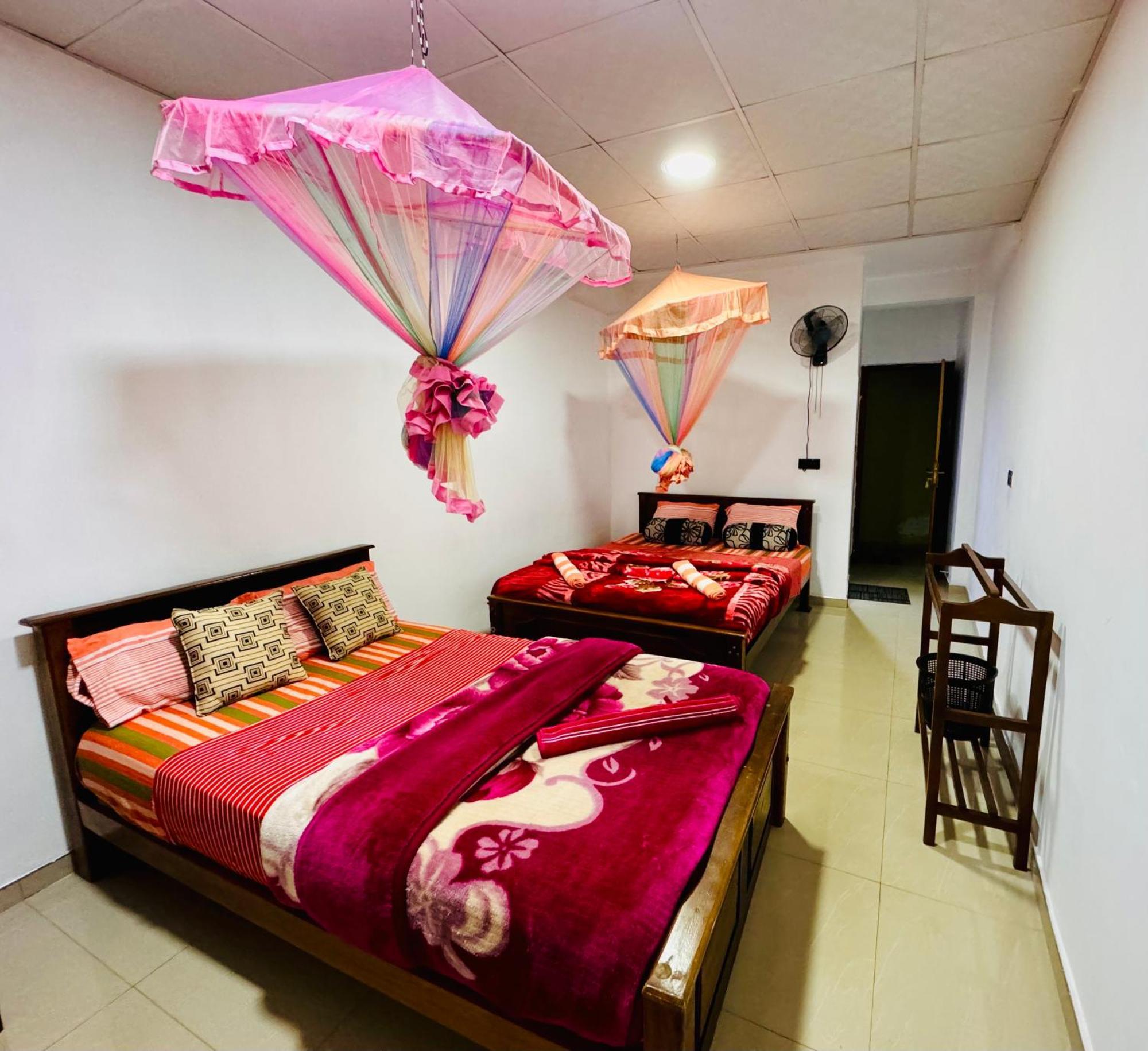 Adams Peak Grand Hotel Nallathanniya Buitenkant foto